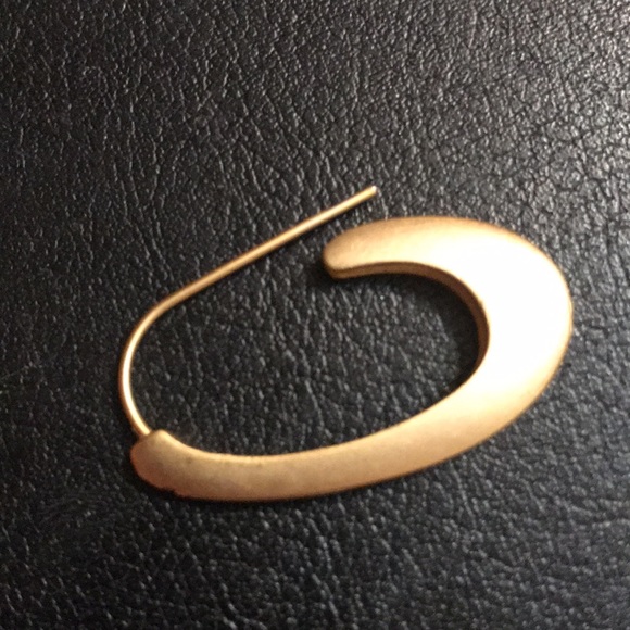 Matte Gold earrings - Picture 4 of 4